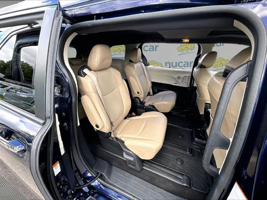 Used 2022  Toyota XLE image 16