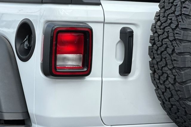 New 2026 Bright White Clear-Coat Exterior Paint Jeep Willys image 25