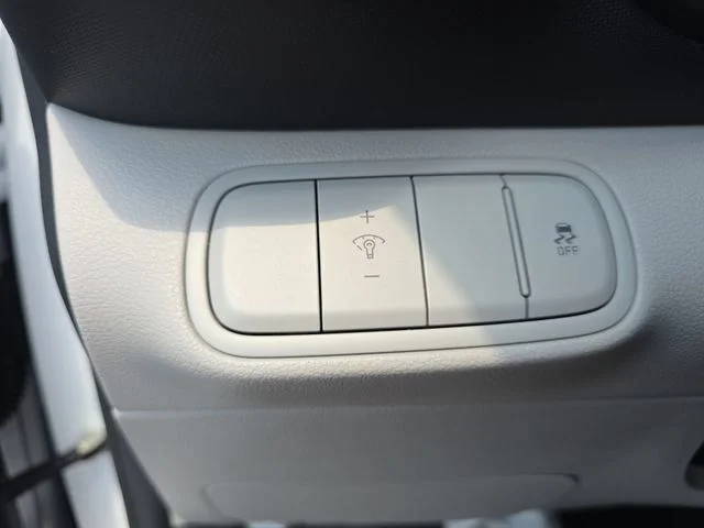 Used 2025 White Hyundai SEL image 26