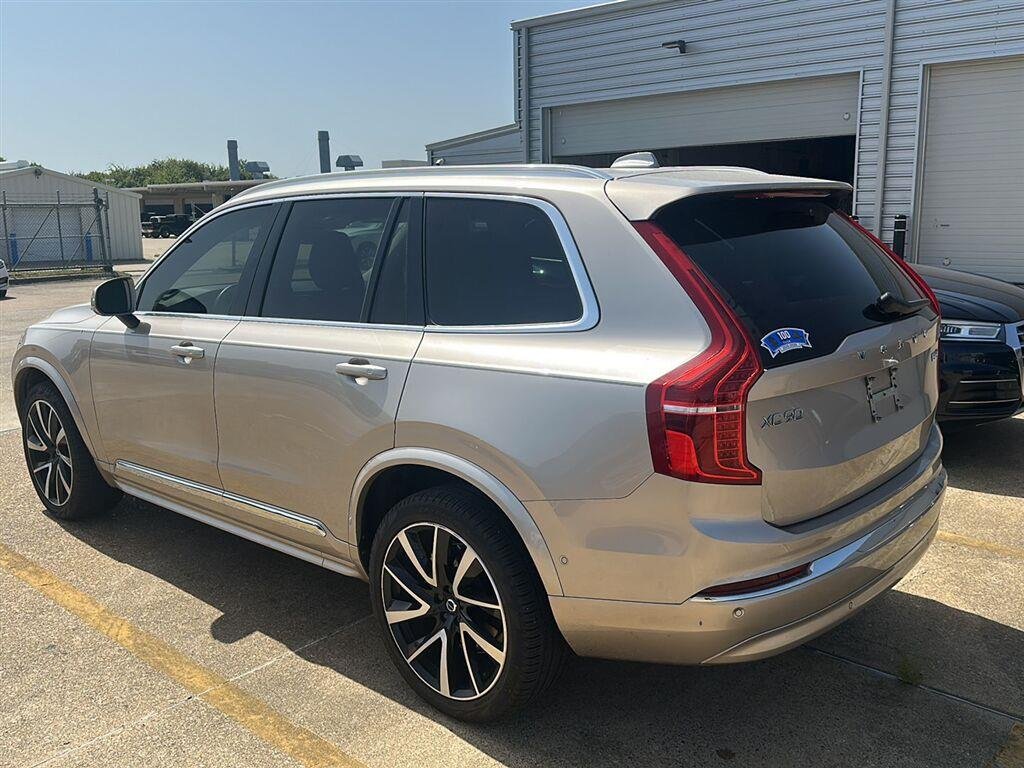 Used 2023 Bright Dusk Metallic Volvo Plus image 4