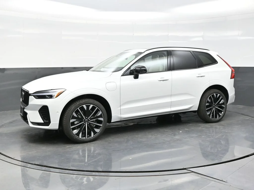 New 2026 White Volvo T8 Ultra image 3
