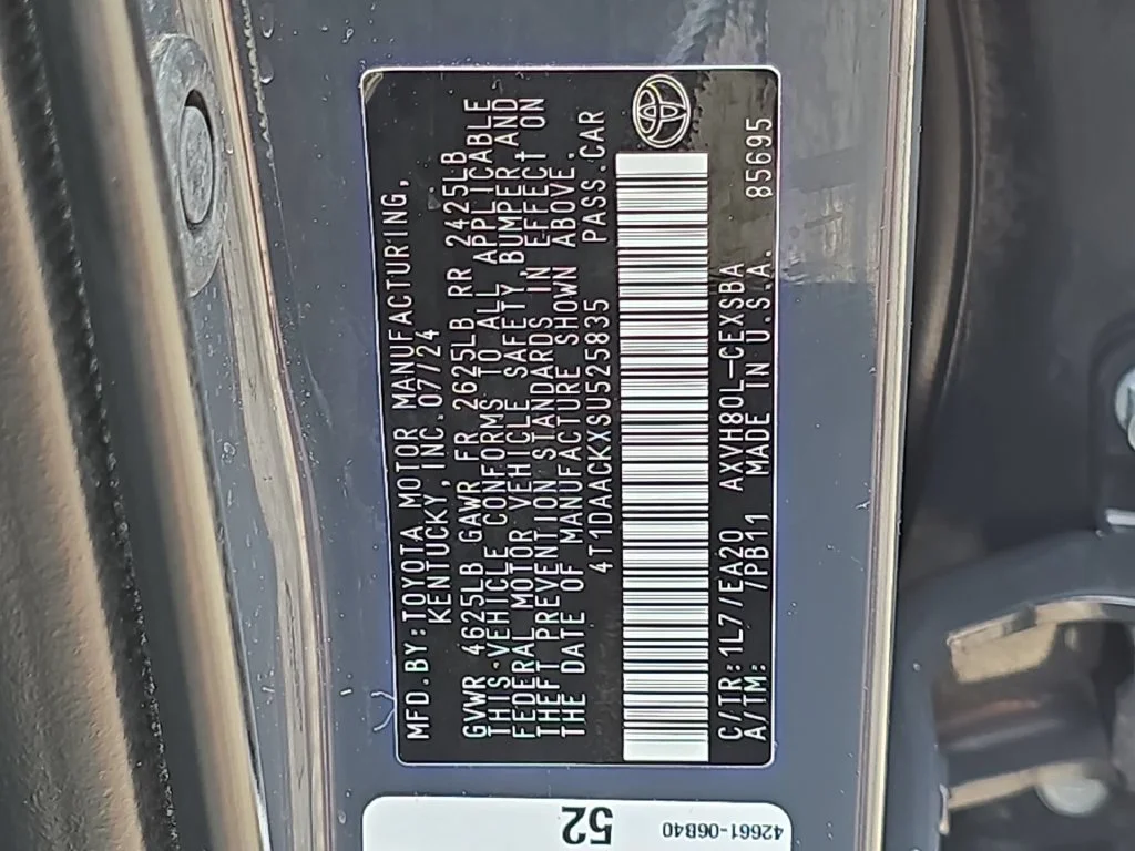 Used 2025  Toyota SE image 23