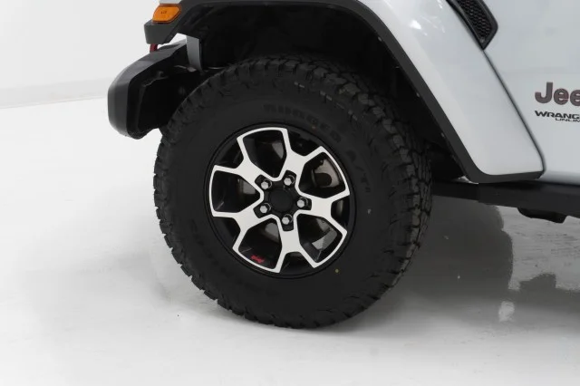 Used 2022 Silver Zynith Clearcoat Jeep Unlimited Rubicon image 14