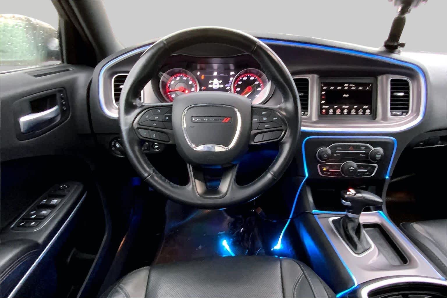 Used 2022 Pitch Black Clearcoat Dodge SXT image 6