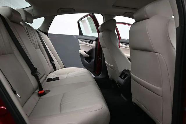 Used 2018 Red Honda EX-L 2.0T image 19