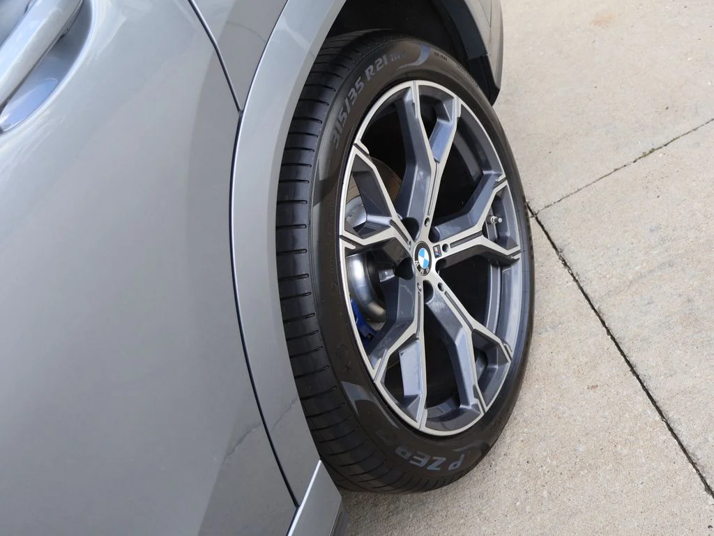 Used 2026 Gray BMW M60i image 41