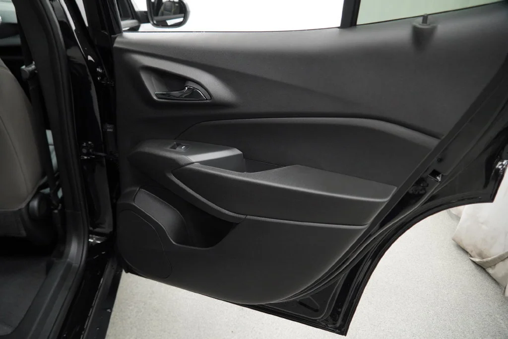 New 2026 Mosaic Black Metallic Chevrolet ACTIV image 34