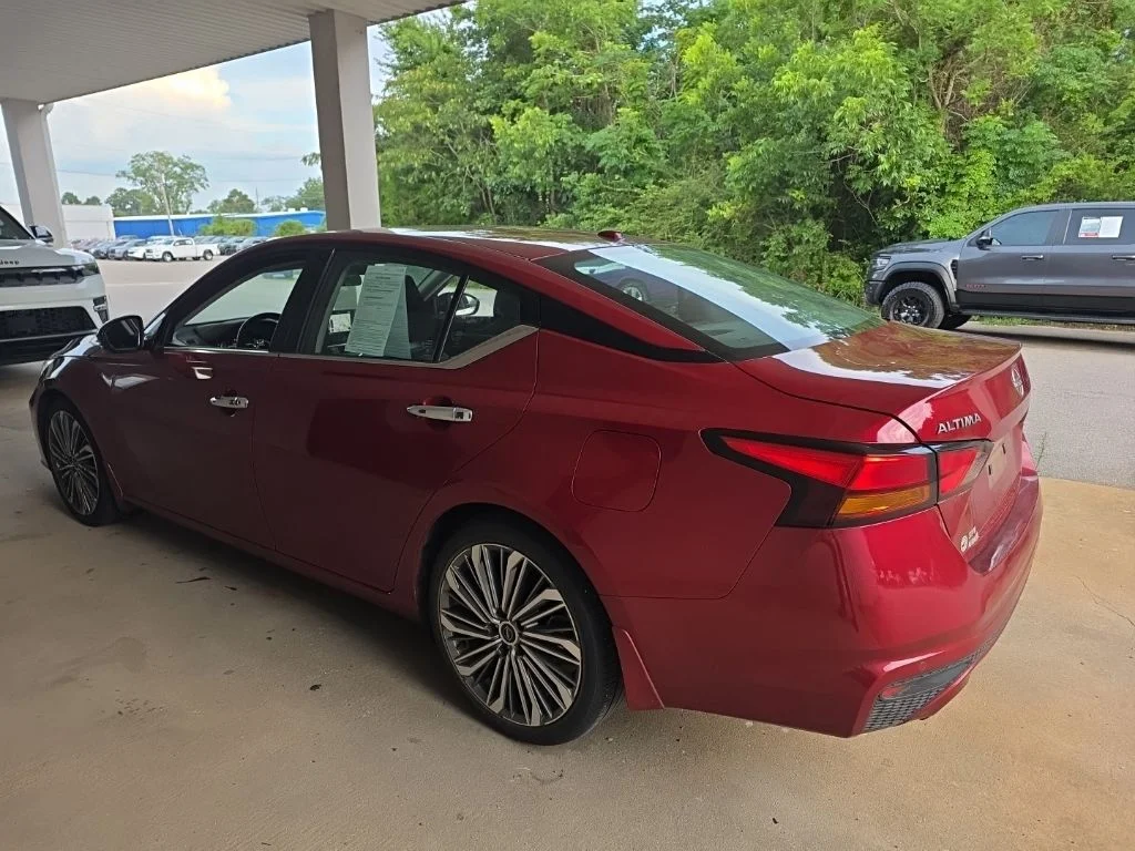 Used 2024 Red Nissan 2.5 SL image 2