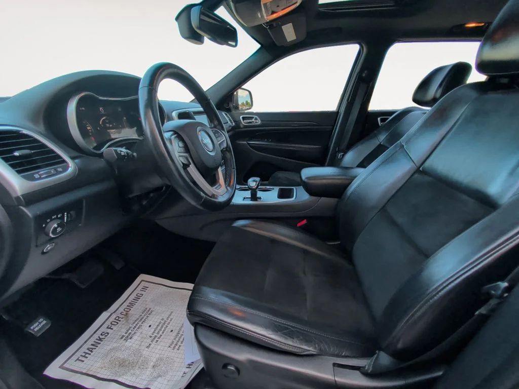 Used 2015 White Jeep Altitude image 9