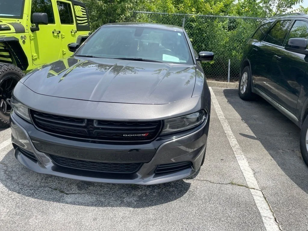 Used 2022 Gray Dodge SXT image 2