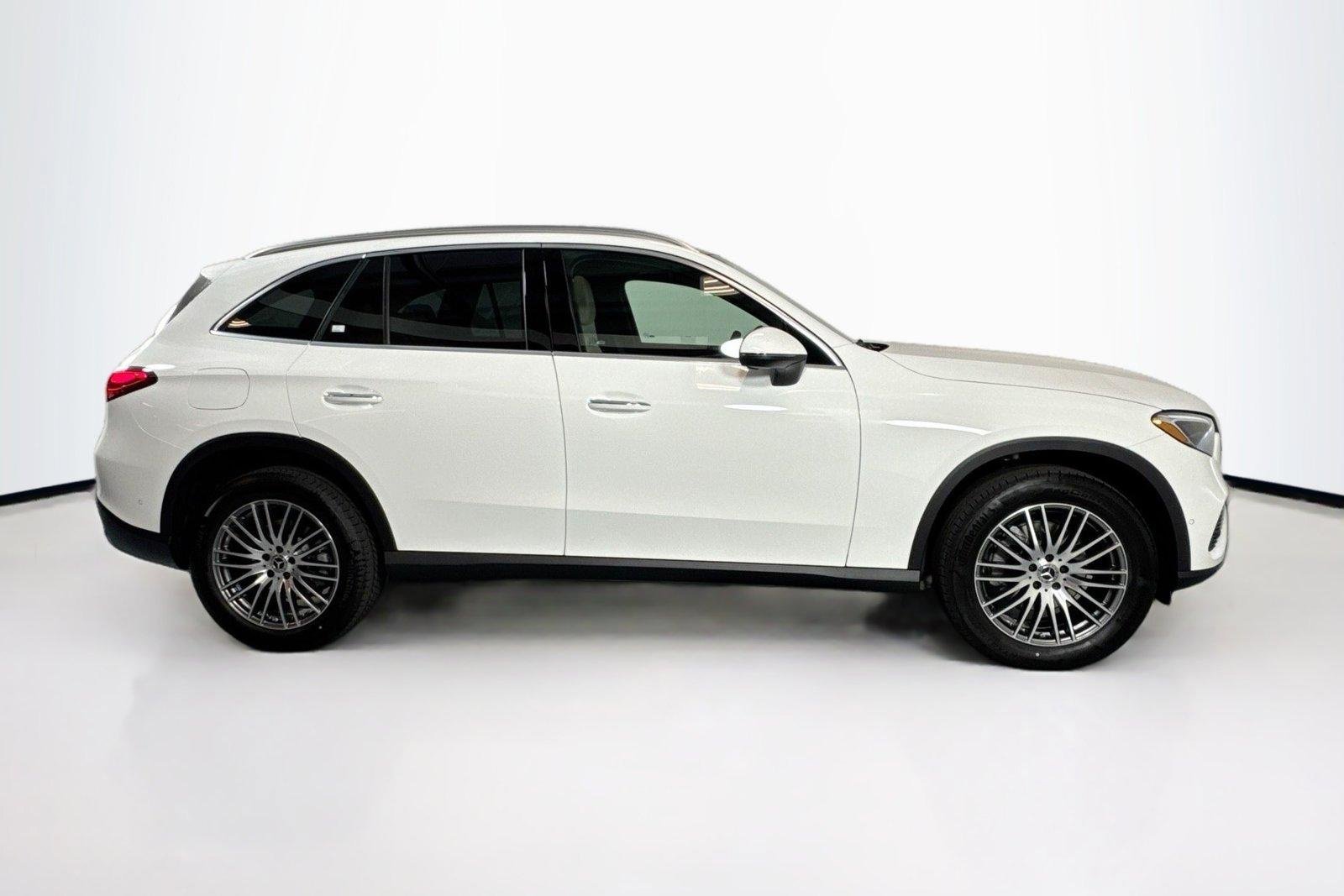 New 2026 Polar White Mercedes-Benz GLC 300 image 4