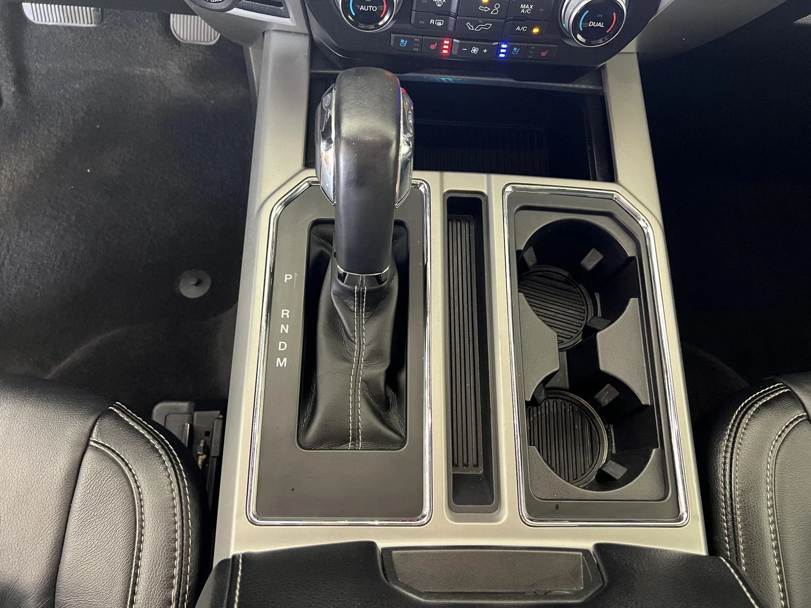 Used 2020 Agate Black Ford LARIAT image 25