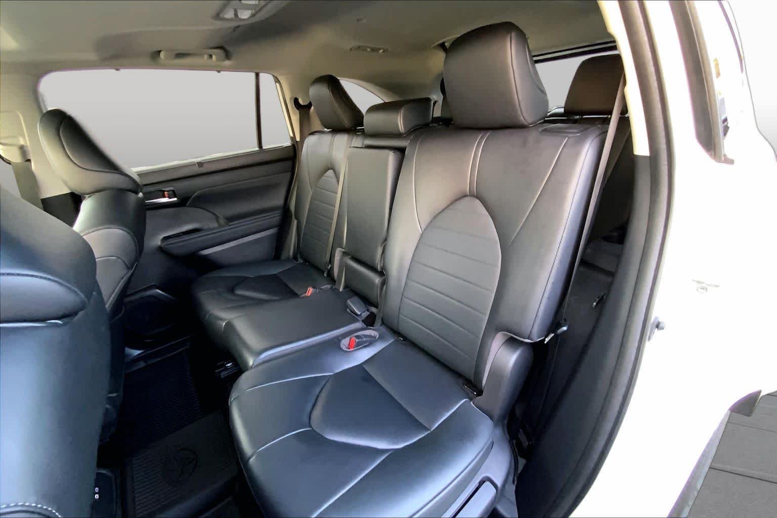 Used 2023 Wind Chill Pearl Toyota XLE image 20
