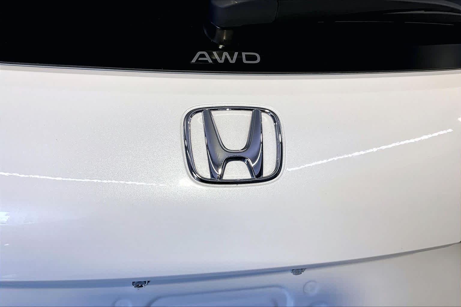 Used 2025 Platinum White Pearl Honda Sport image 33