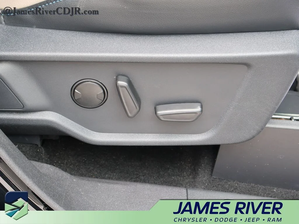 Used 2024 Black Ford Wildtrak image 10