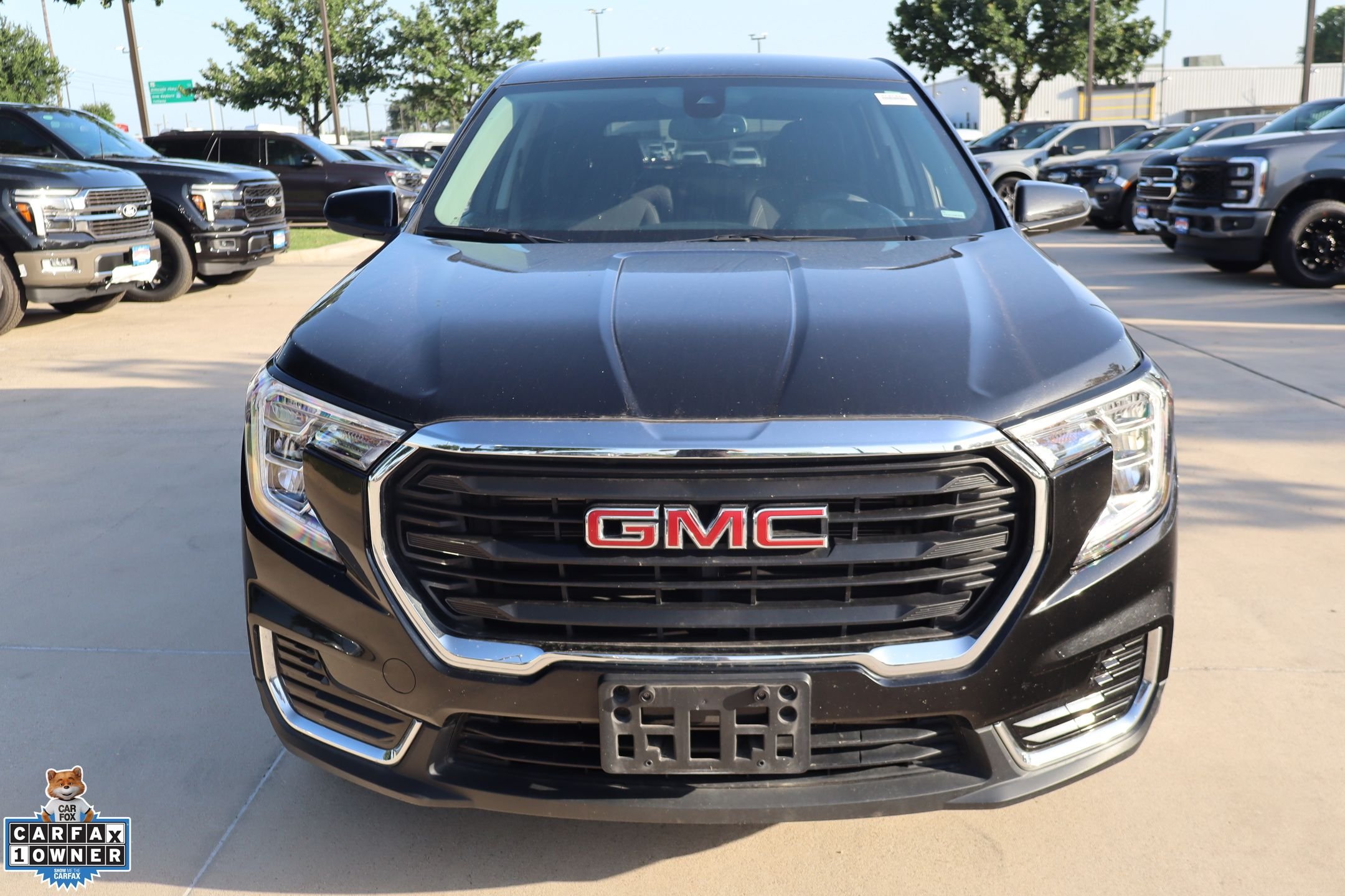 Used 2024 Ebony Twilight Metallic GMC SLE image 9