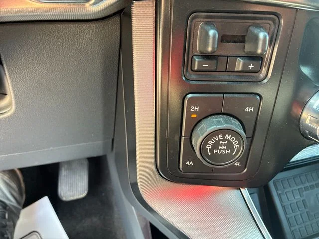 Used 2022 Quartz Metallic Ford Platinum image 26