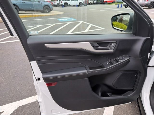Used 2022 White Ford SE image 13