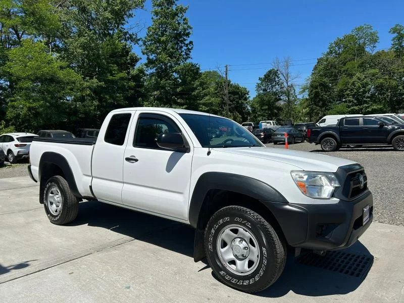 Used 2015 White Toyota Pickup 4D 6 ft image 15