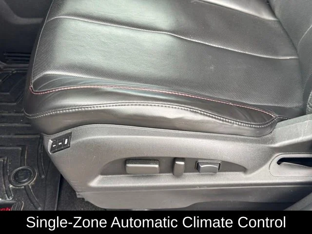 Used 2013 Silver GMC Denali image 17