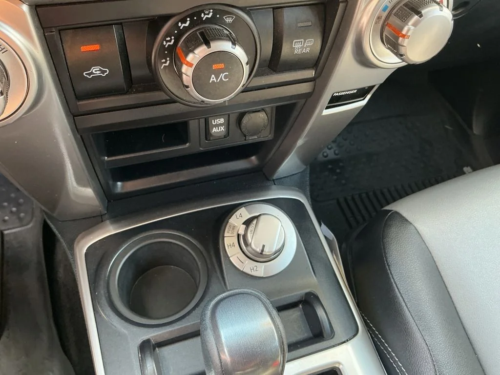 Used 2016 Silver Toyota SR5 Premium image 28