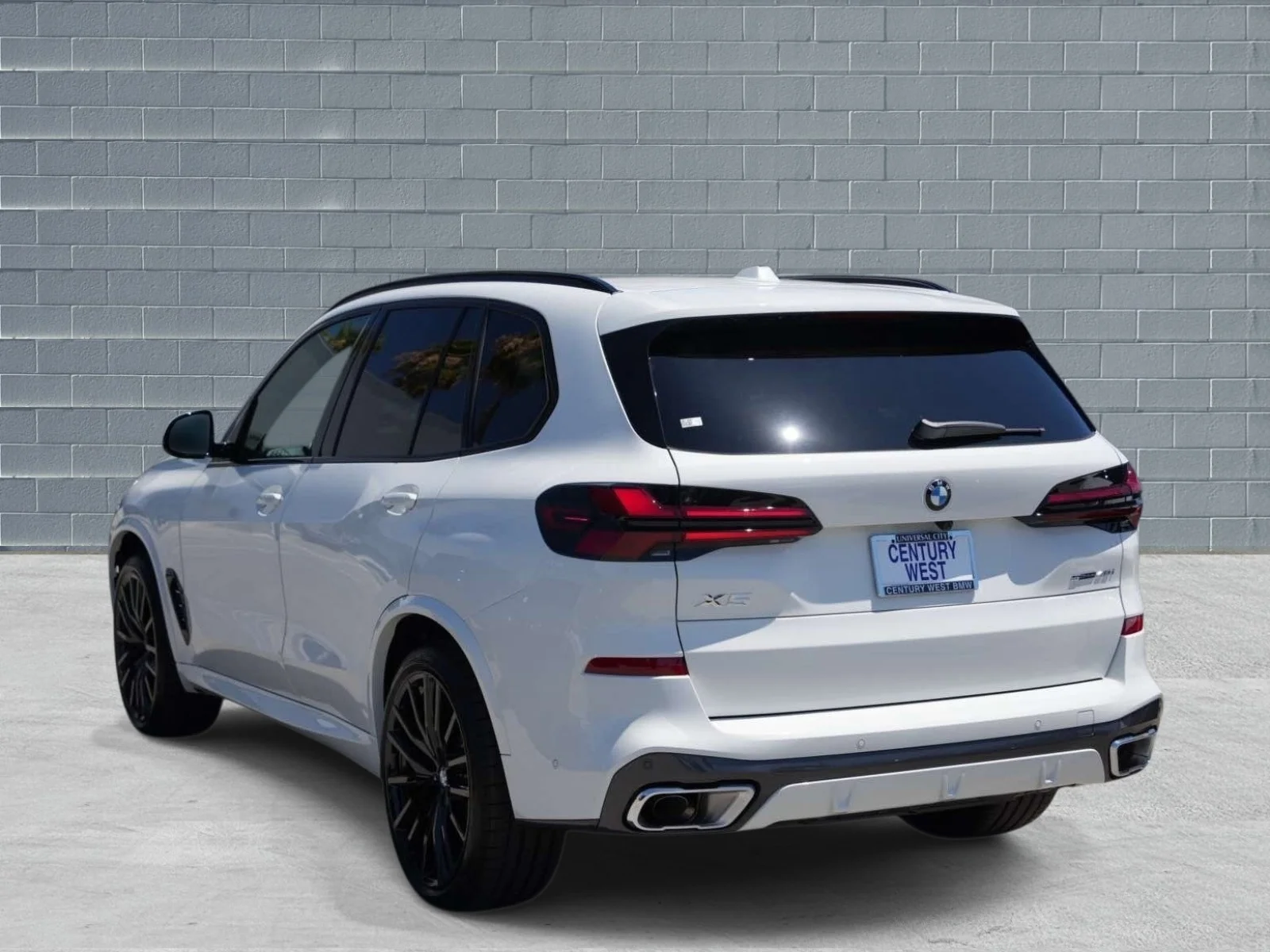 New 2026 Alpine White BMW sDrive40i image 3