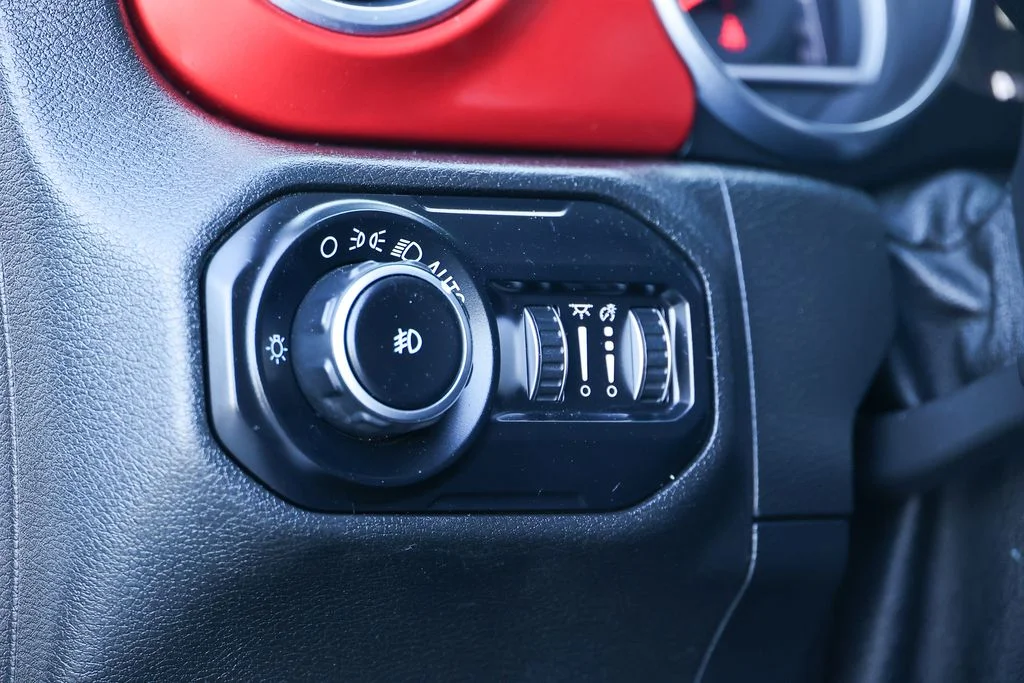 Used 2020 Gray Jeep Rubicon image 25