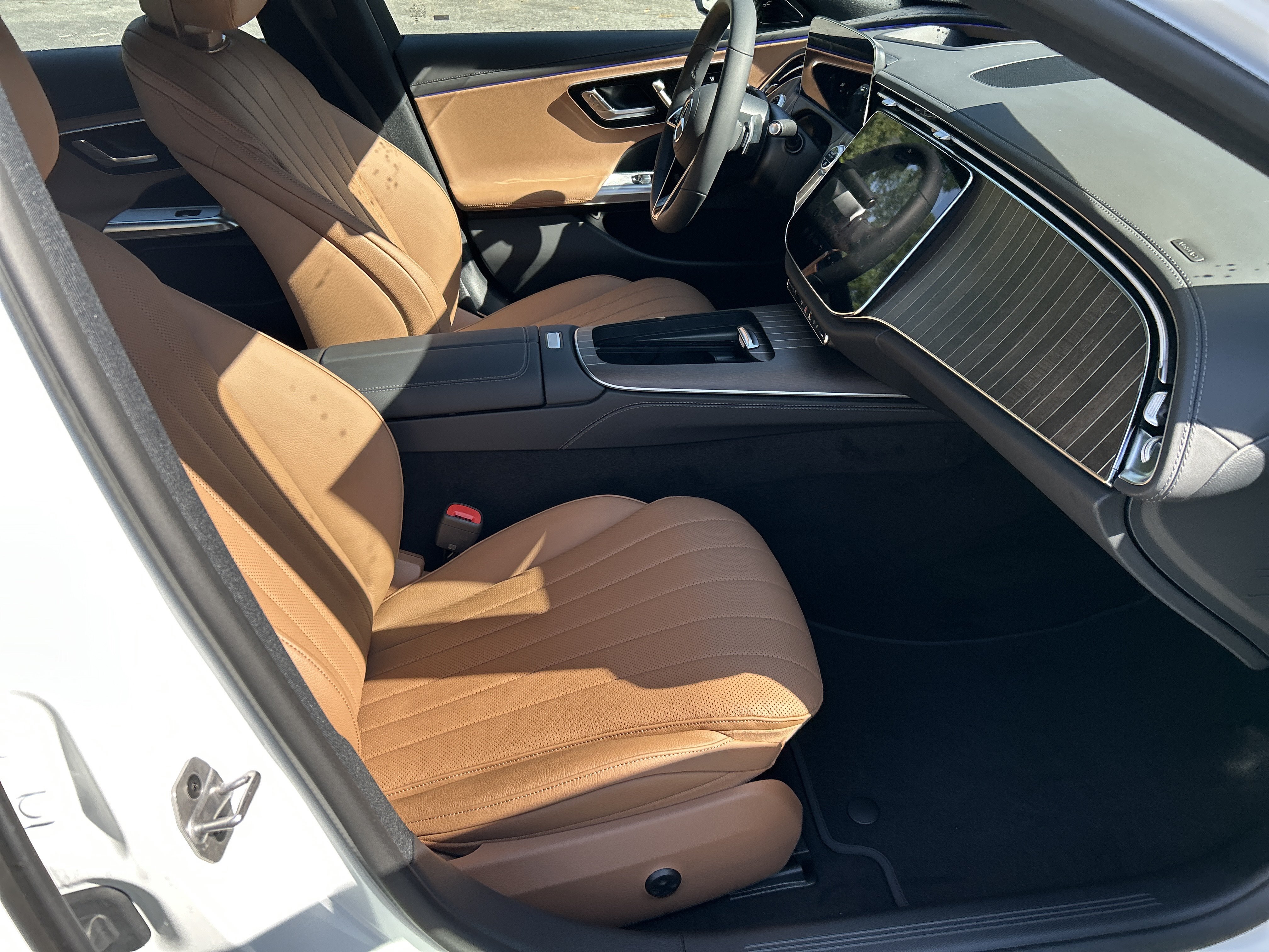 New 2026 MANUFAKTUR Moonlight White Metallic Mercedes-Benz E 450 4MATIC® Sedan image 44