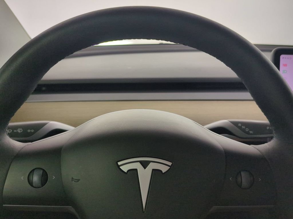 Used 2023  Tesla Long Range image 33