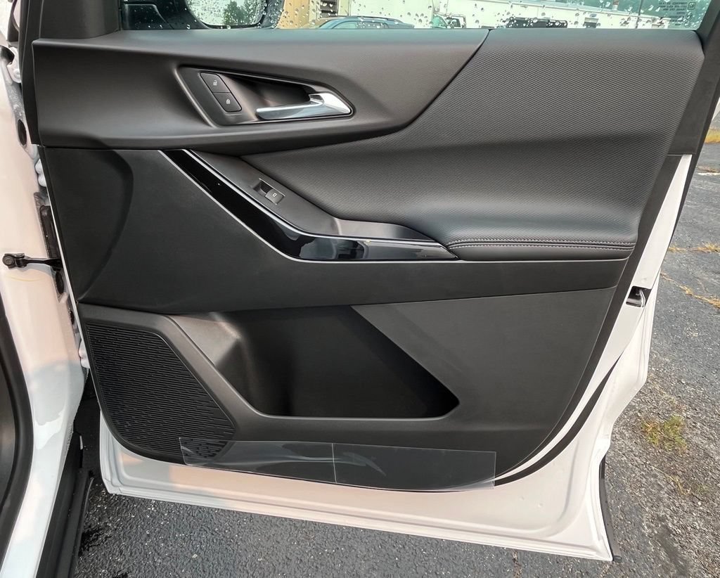 2027 Chevrolet Equinox LT - Photo 18