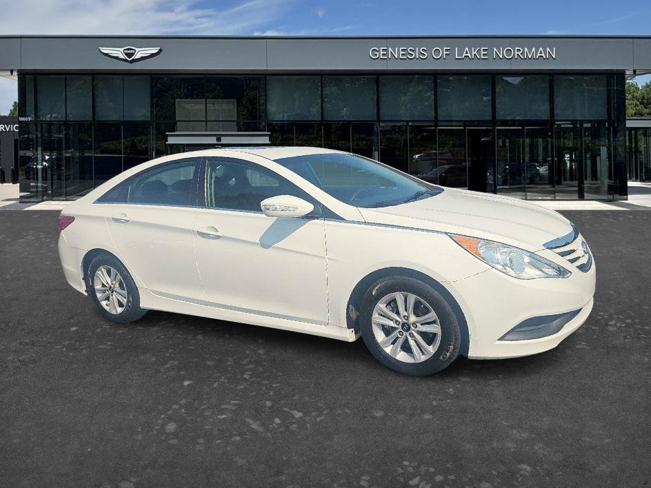 Used 2014 Pearl White Hyundai GLS image 3