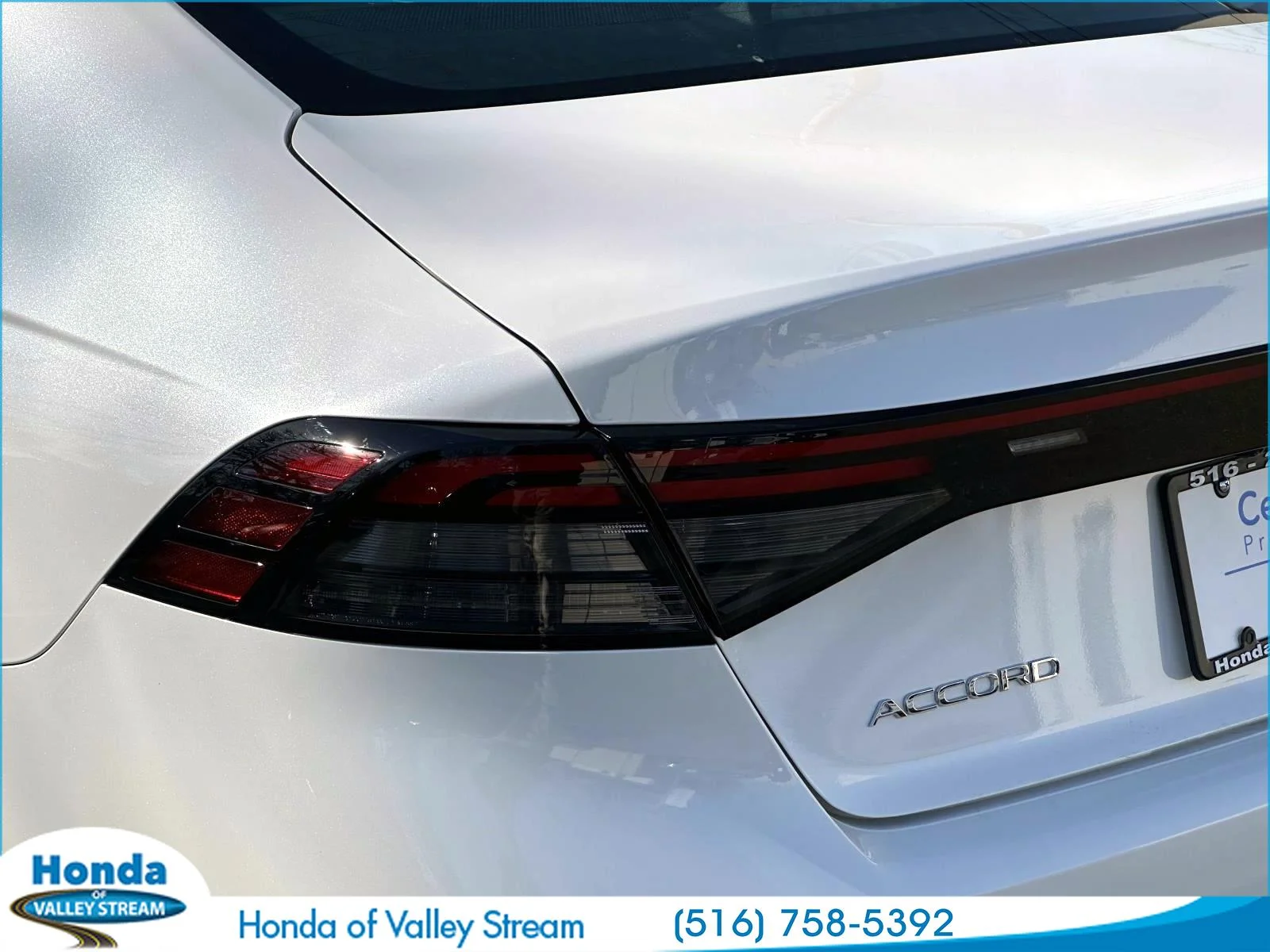 Certified Used 2025 Platinum White Pearl Honda SE image 10