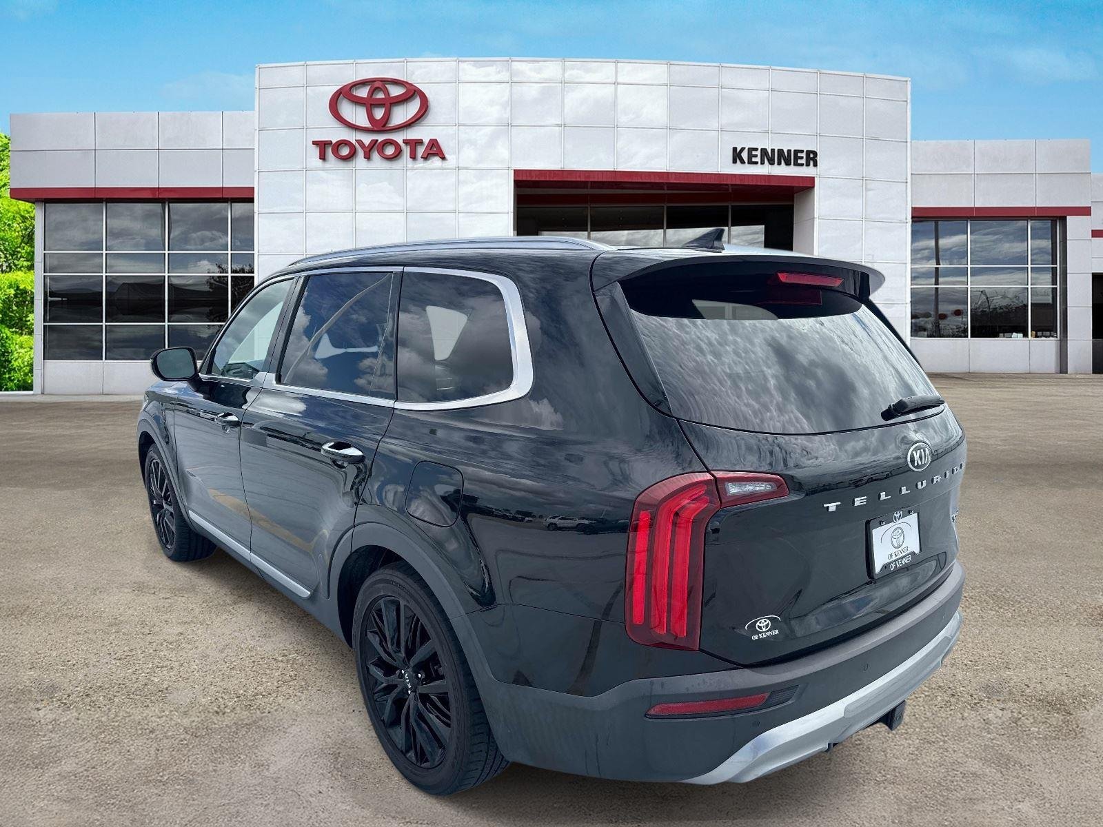 Used 2020 Ebony Black Kia SX image 4