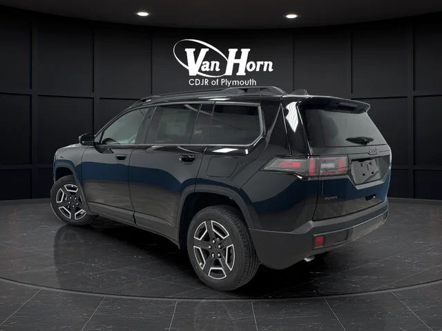 New 2026 Diamond Black Crystal Pearl-Coat Exterior Paint Jeep Laredo image 5