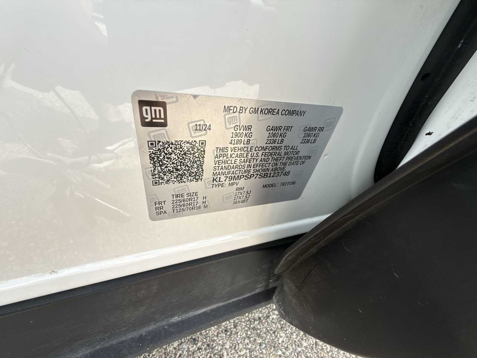 Certified Used 2025 Summit White Chevrolet LT image 30