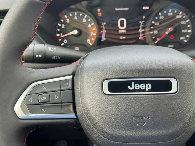 New 2026 Red Hot Pearl-Coat Exterior Paint Jeep Trailhawk image 25