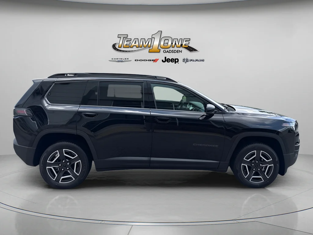 New 2026 Diamond Black Crystal Pearl-Coat Exterior Paint Jeep Limited image 10