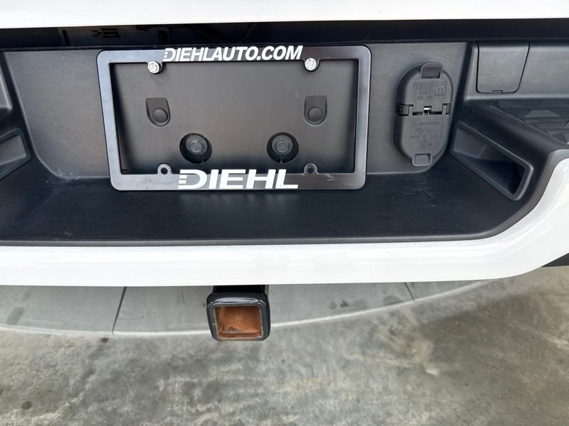 Used 2023 White Ram Big Horn/Lone Star image 9