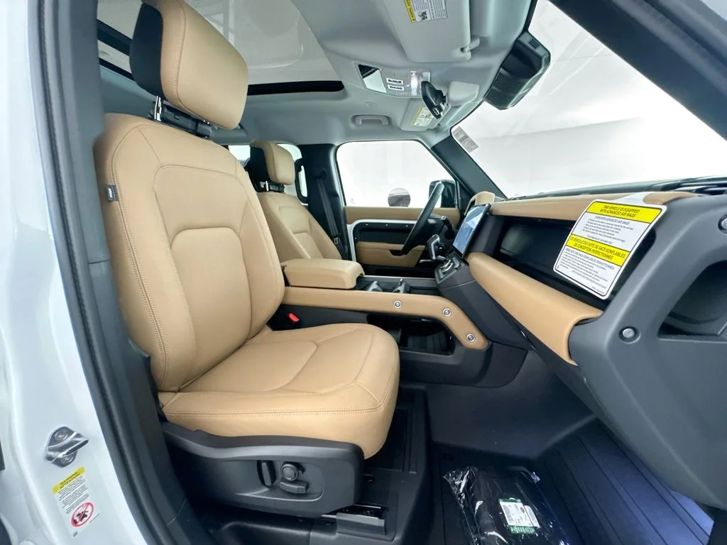 New 2026 Fuji White Land Rover S image 28