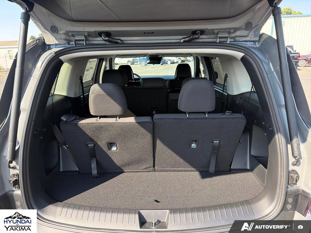 New 2026 Hampton Gray Hyundai SE image 12