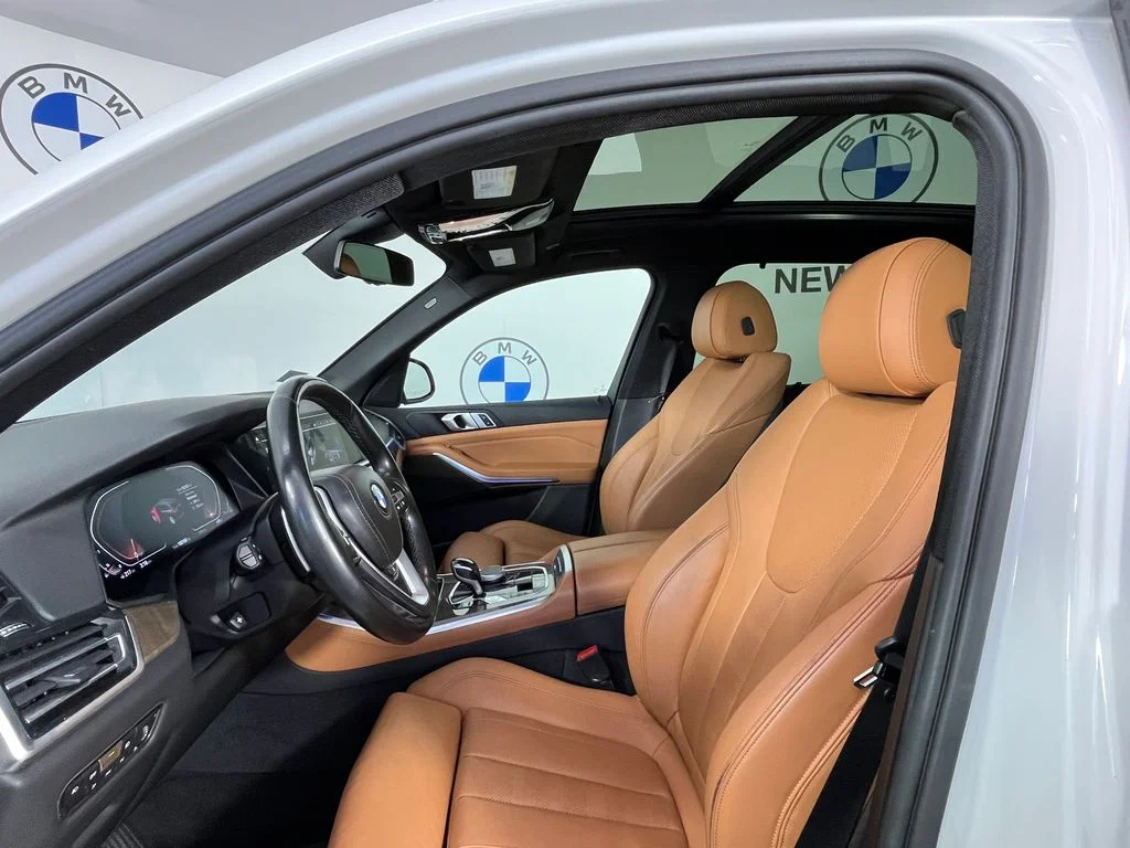 Used 2019 White BMW xDrive40i image 11