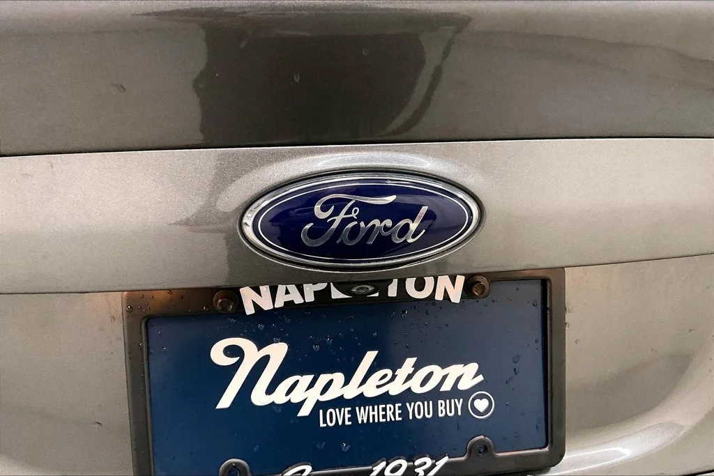 Used 2014 Gray Ford SE image 30