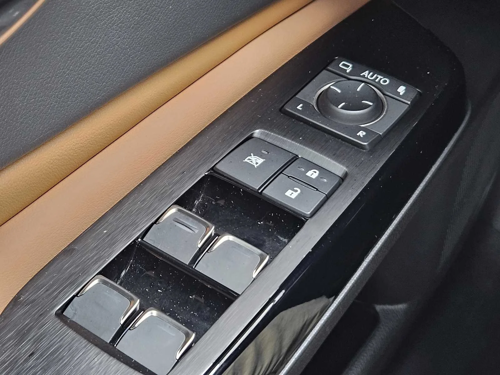 Certified Used 2025 IRIDIUM Lexus  image 18