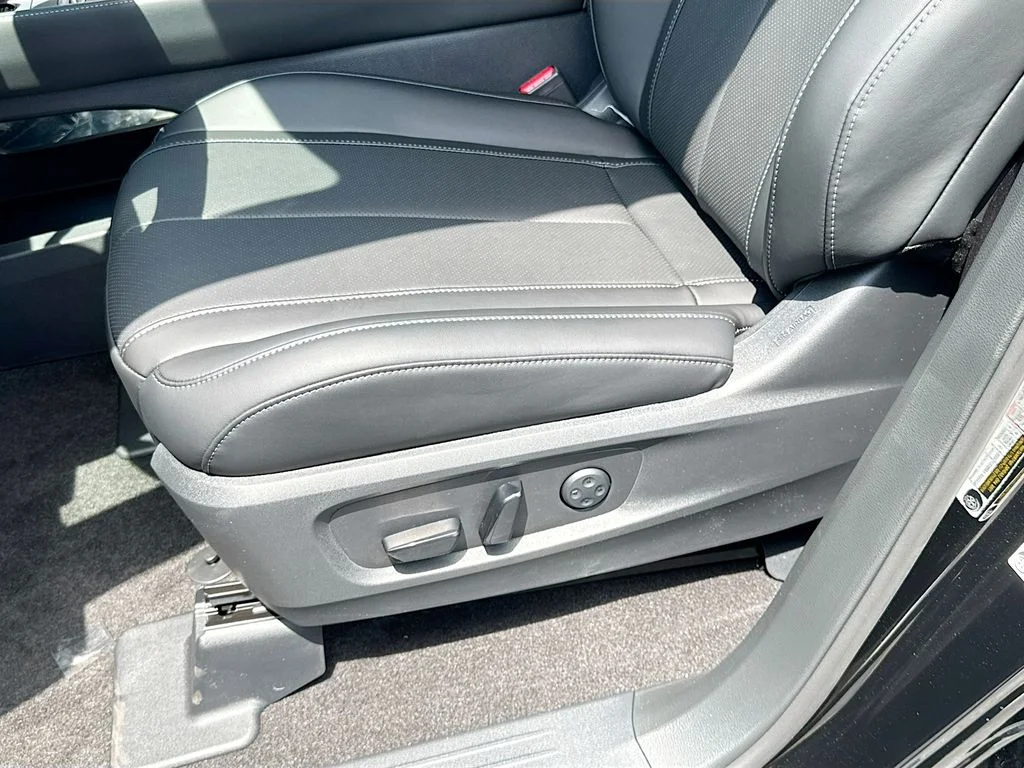 Used 2027 Black INFINITI PURE image 20