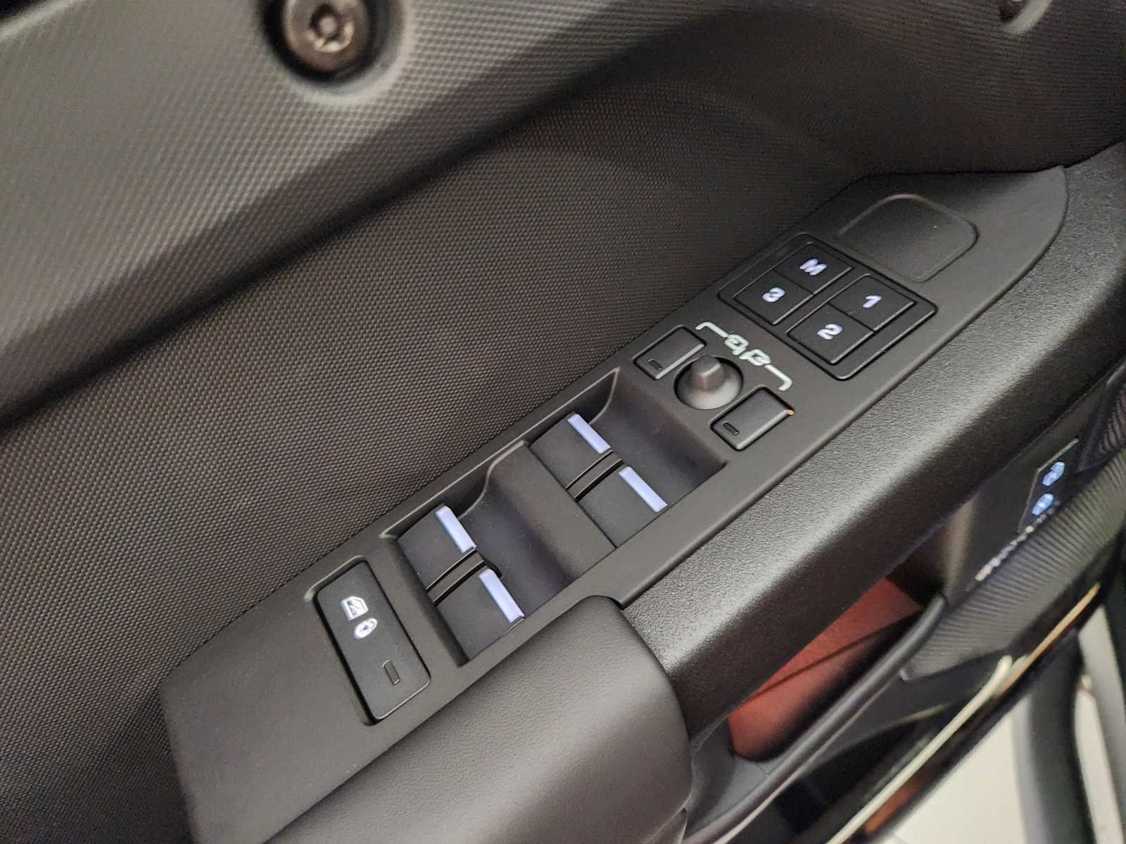 2026 Land Rover Defender OCTA Black - Photo 21
