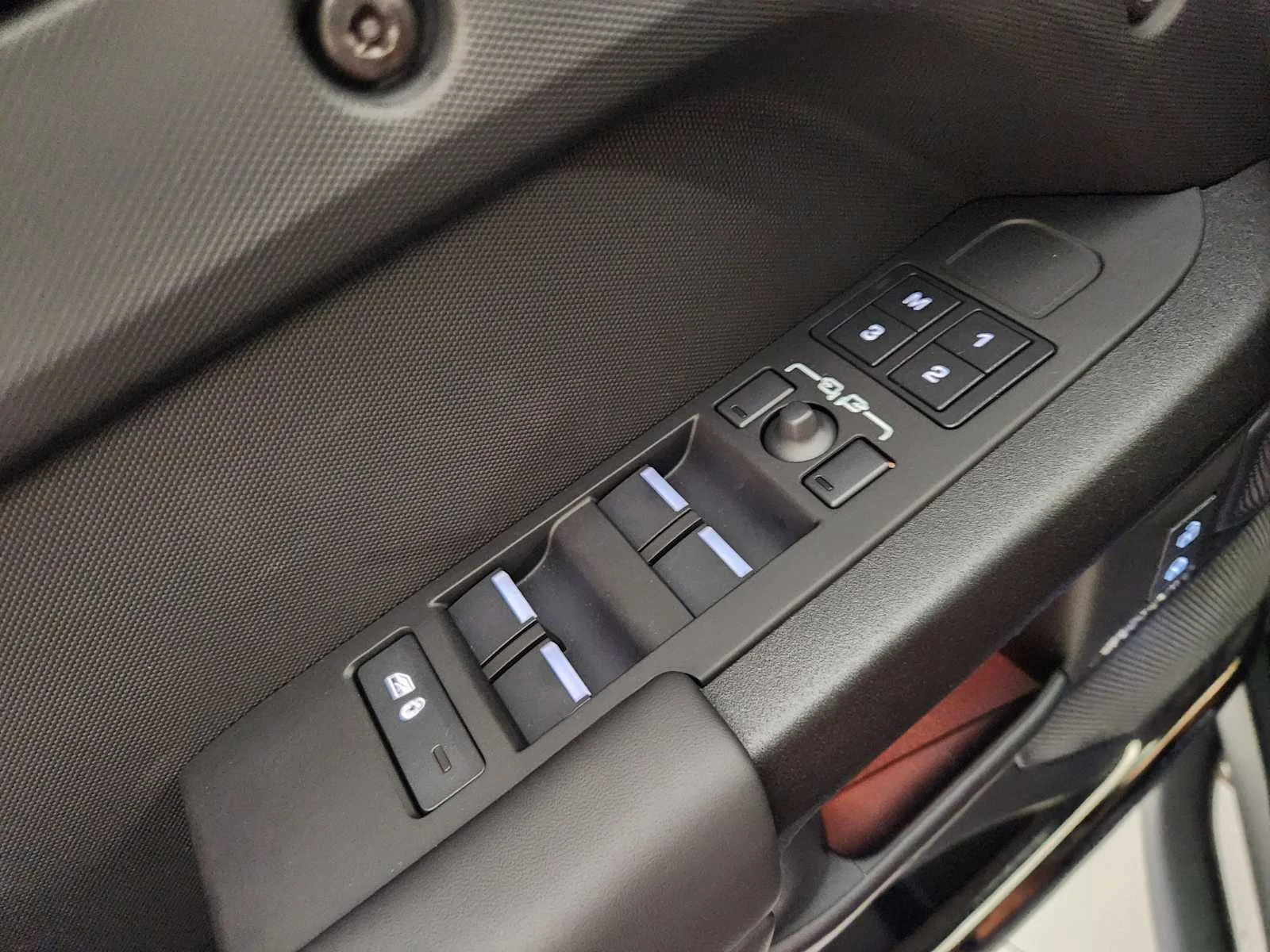 2026 Land Rover Defender OCTA Black - Photo 21