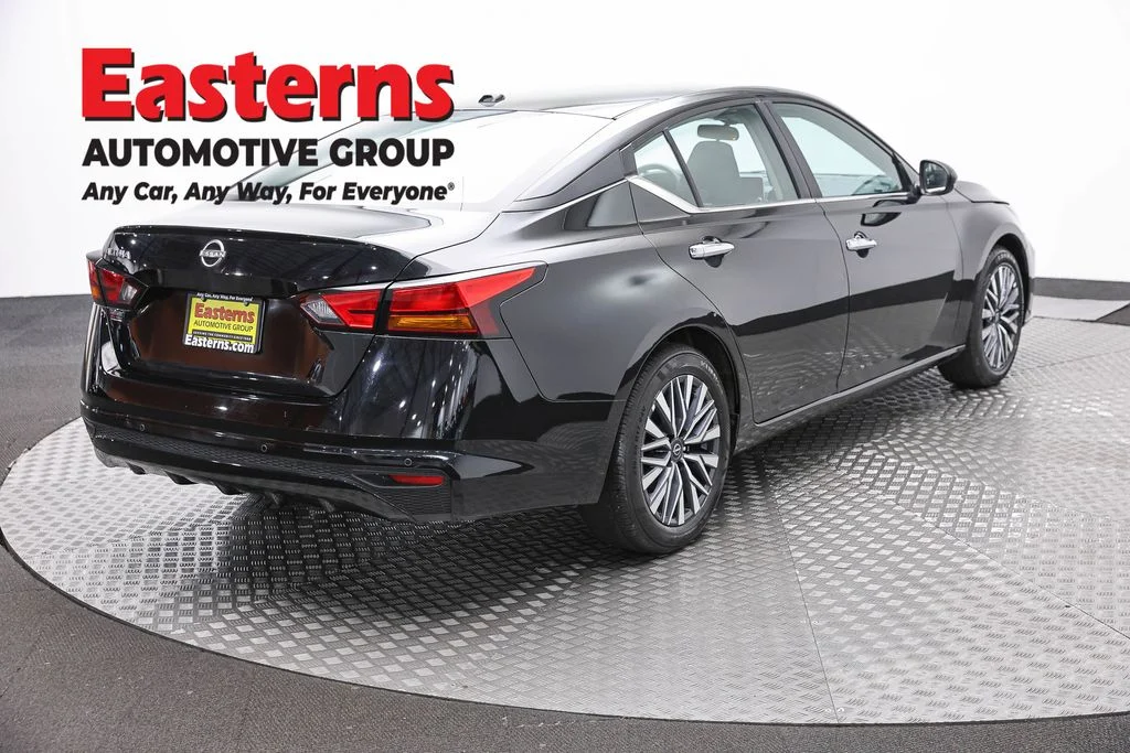 Used 2025 Black Nissan 2.5 SV image 5
