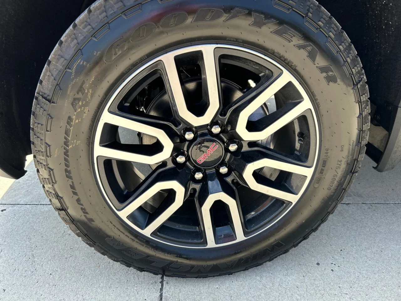 New 2026 Summit White GMC AT4 image 9