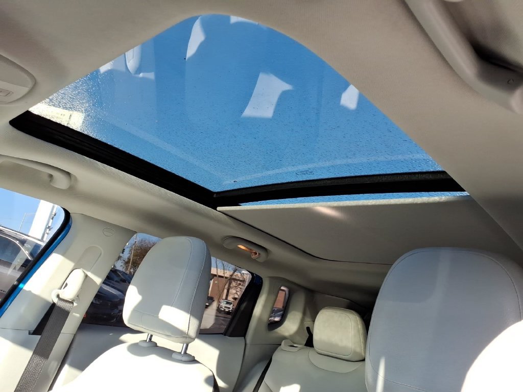 Used 2020 Blue Jeep Latitude image 13
