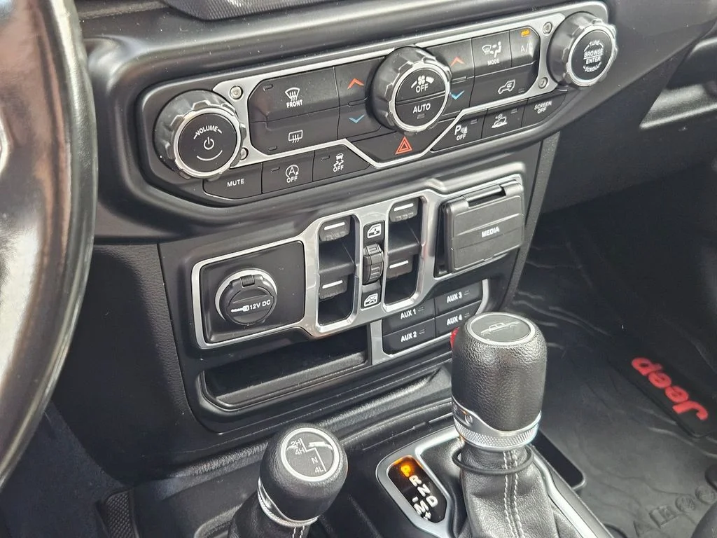 Used 2020 Black Clearcoat Jeep Overland image 21